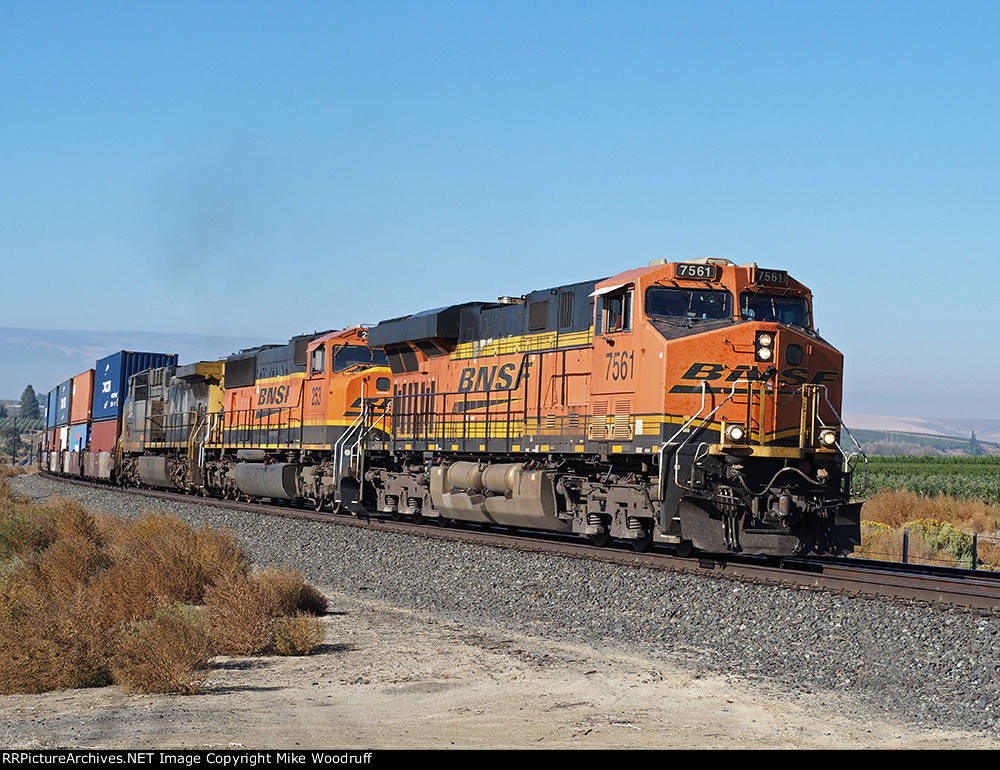 BNSF 7561